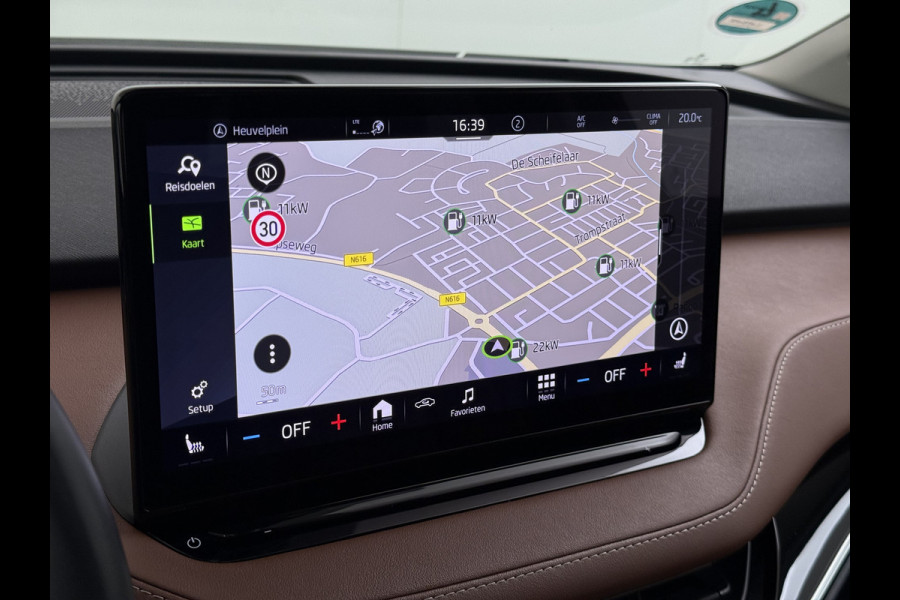 Škoda ENYAQ iV 60 Panoramadak Trekhaak Leder Adap.Cruise Stoel+Stuur+Achterbankverwarming Camera 3-Zone Ecc SOH 90% Keyless Navi Pdc Elek.Achterklep Apple Carplay Android Auto P-Assist Privacy Glas Led Lmv 20" 1.000KG Trekgewicht 1e Eigenaar Origineel Nederlandse Auto Zeer compleet