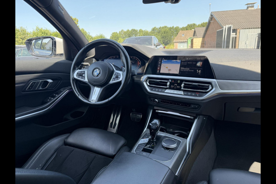 BMW 3-serie 330i High Executive M-Sport | Navigatie | Climate Control | Stoelverwarming | Parkeersensoren |