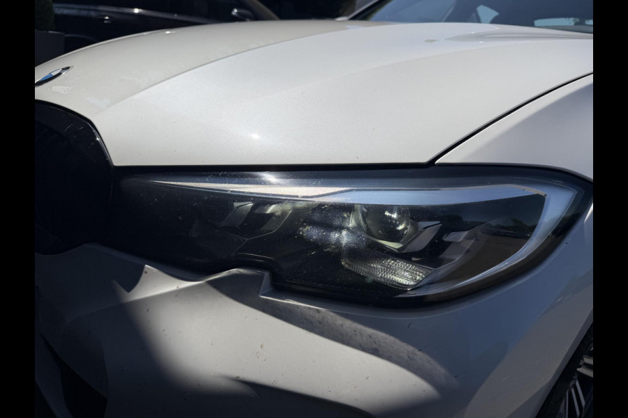 BMW 3-serie 330i High Executive M-Sport | Navigatie | Climate Control | Stoelverwarming | Parkeersensoren |