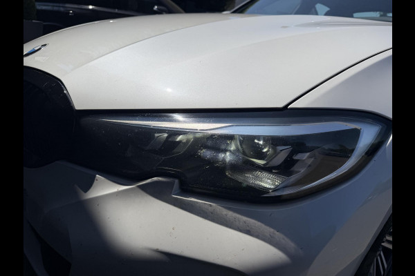BMW 3-serie 330i High Executive M-Sport | Navigatie | Climate Control | Stoelverwarming | Parkeersensoren |