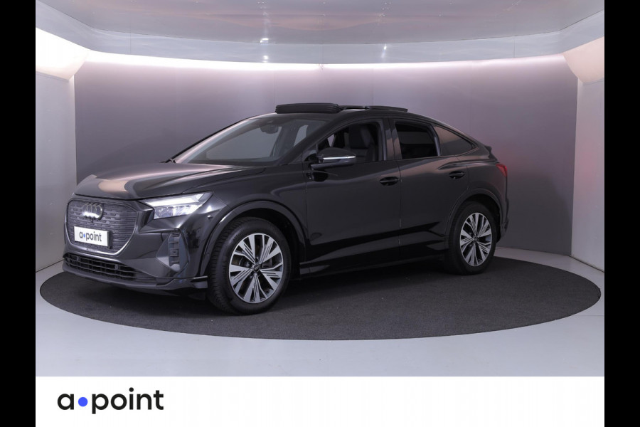Audi Q4 e-tron 40 S edition 77 kWh 204 pk | Navigatie | Panoramadak | Parkeersensoren (Park assist) | Achteruitrijcamera | Autom. airco (3 zones) | Keyless | S-Line |