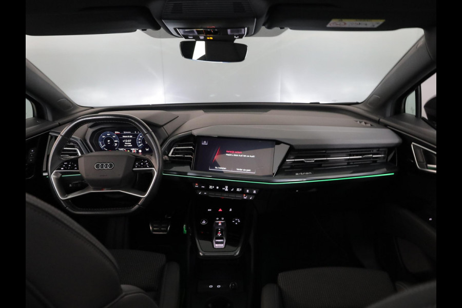 Audi Q4 e-tron 40 S edition 77 kWh 204 pk | Navigatie | Panoramadak | Parkeersensoren (Park assist) | Achteruitrijcamera | Autom. airco (3 zones) | Keyless | S-Line |
