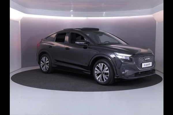 Audi Q4 e-tron 40 S edition 77 kWh 204 pk | Navigatie | Panoramadak | Parkeersensoren (Park assist) | Achteruitrijcamera | Autom. airco (3 zones) | Keyless | S-Line |