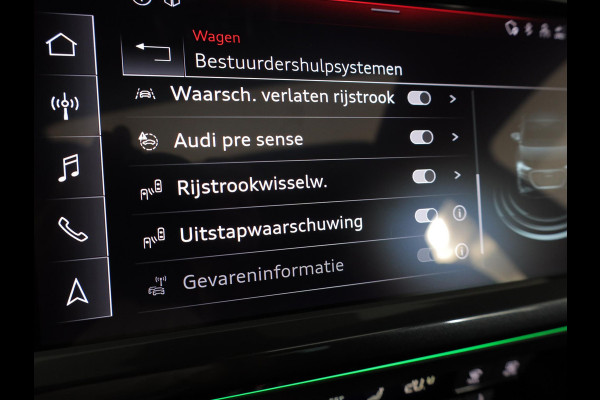 Audi Q4 e-tron 40 S edition 77 kWh 204 pk | Navigatie | Panoramadak | Parkeersensoren (Park assist) | Achteruitrijcamera | Autom. airco (3 zones) | Keyless | S-Line |