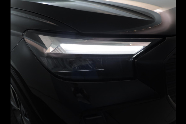 Audi Q4 e-tron 40 S edition 77 kWh 204 pk | Navigatie | Panoramadak | Parkeersensoren (Park assist) | Achteruitrijcamera | Autom. airco (3 zones) | Keyless | S-Line |
