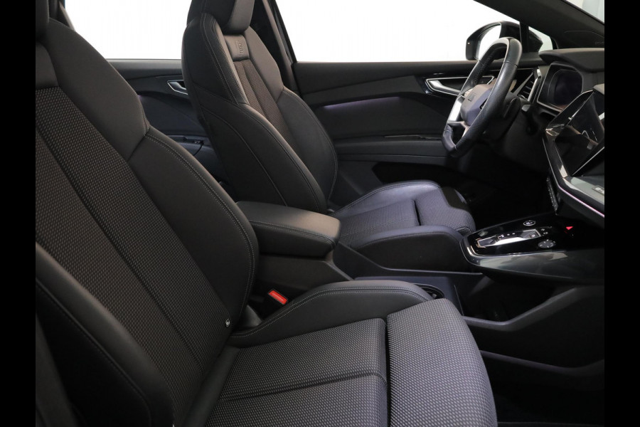Audi Q4 e-tron 40 S edition 77 kWh 204 pk | Navigatie | Panoramadak | Parkeersensoren (Park assist) | Achteruitrijcamera | Autom. airco (3 zones) | Keyless | S-Line |