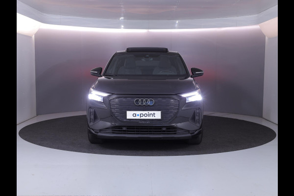 Audi Q4 e-tron 40 S edition 77 kWh 204 pk | Navigatie | Panoramadak | Parkeersensoren (Park assist) | Achteruitrijcamera | Autom. airco (3 zones) | Keyless | S-Line |