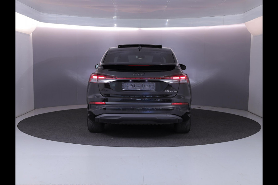 Audi Q4 e-tron 40 S edition 77 kWh 204 pk | Navigatie | Panoramadak | Parkeersensoren (Park assist) | Achteruitrijcamera | Autom. airco (3 zones) | Keyless | S-Line |