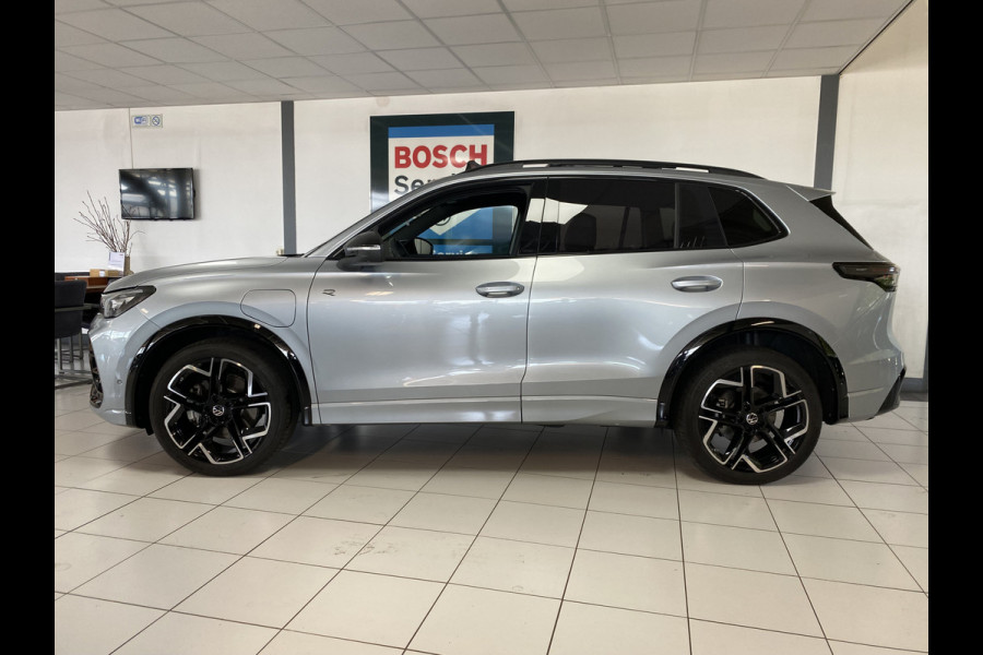 Volkswagen Tiguan 1.5 eHybrid R-Line Edition 272 PK Black-Style Panoramadak / Headup / Dynamic Light / harman-kardon / Trekhaak/ Leer / Massage stoelen