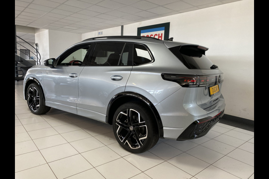 Volkswagen Tiguan 1.5 eHybrid R-Line Edition 272 PK Black-Style Panoramadak / Headup / Dynamic Light / harman-kardon / Trekhaak/ Leer / Massage stoelen