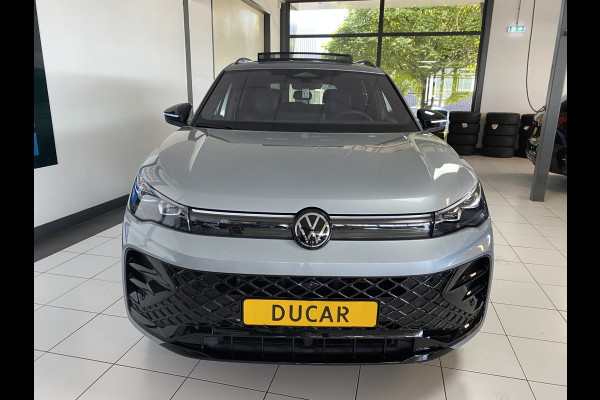 Volkswagen Tiguan 1.5 eHybrid R-Line Edition 272 PK Black-Style Panoramadak / Headup / Dynamic Light / harman-kardon / Trekhaak/ Leer / Massage stoelen