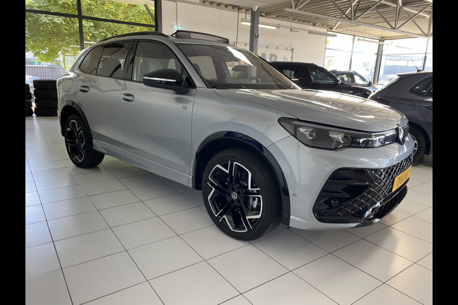 Volkswagen Tiguan 1.5 eHybrid R-Line Edition 272 PK Black-Style Panoramadak / Headup / Dynamic Light / harman-kardon / Trekhaak/ Leer / Massage stoelen