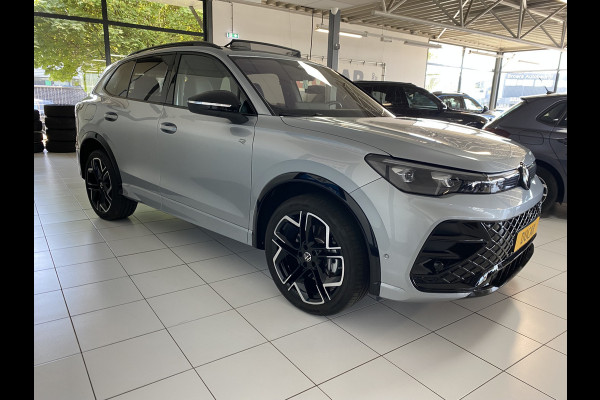 Volkswagen Tiguan 1.5 eHybrid R-Line Edition 272 PK Black-Style Panoramadak / Headup / Dynamic Light / harman-kardon / Trekhaak/ Leer / Massage stoelen