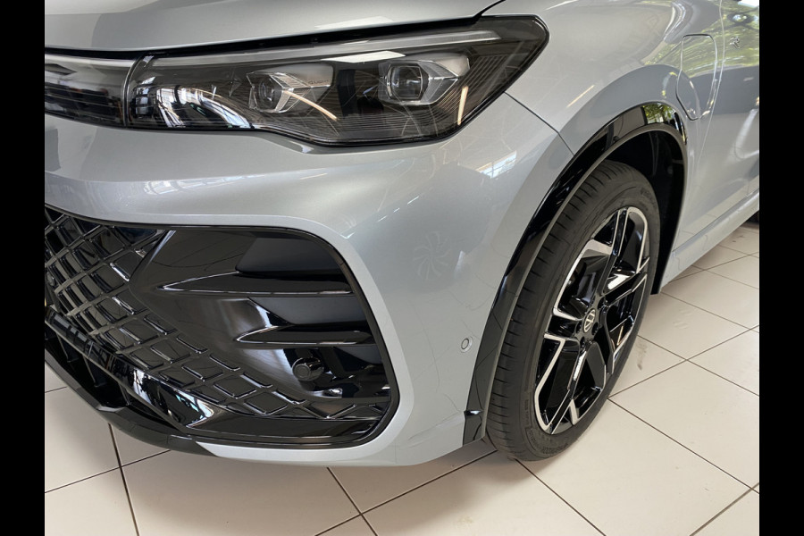 Volkswagen Tiguan 1.5 eHybrid R-Line Edition 272 PK Black-Style Panoramadak / Headup / Dynamic Light / harman-kardon / Trekhaak/ Leer / Massage stoelen
