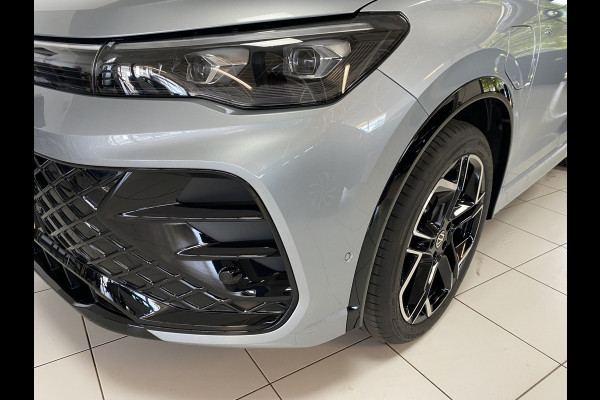 Volkswagen Tiguan 1.5 eHybrid R-Line Edition 272 PK Black-Style Panoramadak / Headup / Dynamic Light / harman-kardon / Trekhaak/ Leer / Massage stoelen