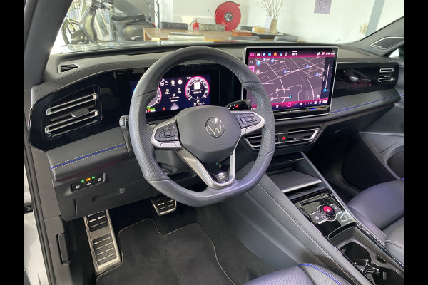 Volkswagen Tiguan 1.5 eHybrid R-Line Edition 272 PK Black-Style Panoramadak / Headup / Dynamic Light / harman-kardon / Trekhaak/ Leer / Massage stoelen