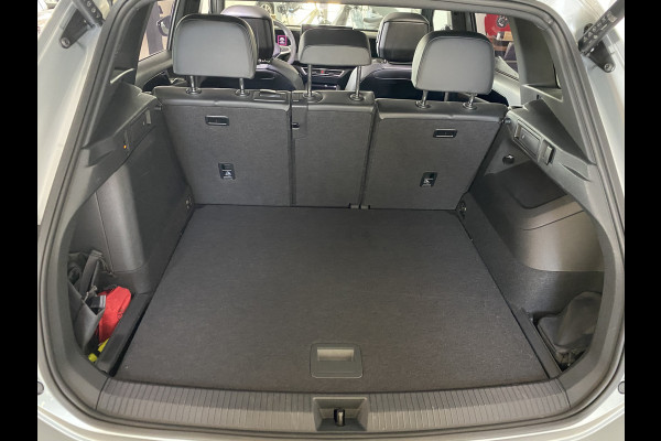 Volkswagen Tiguan 1.5 eHybrid R-Line Edition 272 PK Black-Style Panoramadak / Headup / Dynamic Light / harman-kardon / Trekhaak/ Leer / Massage stoelen