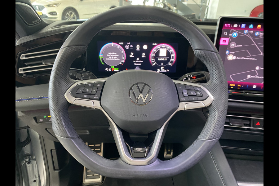 Volkswagen Tiguan 1.5 eHybrid R-Line Edition 272 PK Black-Style Panoramadak / Headup / Dynamic Light / harman-kardon / Trekhaak/ Leer / Massage stoelen