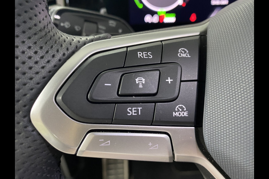 Volkswagen Tiguan 1.5 eHybrid R-Line Edition 272 PK Black-Style Panoramadak / Headup / Dynamic Light / harman-kardon / Trekhaak/ Leer / Massage stoelen