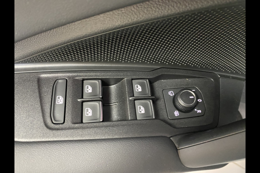 Volkswagen Tiguan 1.5 eHybrid R-Line Edition 272 PK Black-Style Panoramadak / Headup / Dynamic Light / harman-kardon / Trekhaak/ Leer / Massage stoelen