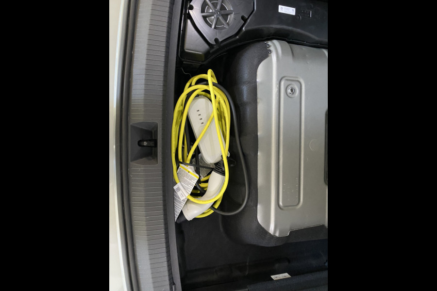 Volkswagen Tiguan 1.5 eHybrid R-Line Edition 272 PK Black-Style Panoramadak / Headup / Dynamic Light / harman-kardon / Trekhaak/ Leer / Massage stoelen