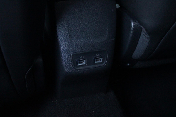 Lancia Ypsilon 1.2 Hybrid 110PK AUTOMAAT LX | CAMERA VOOR + ACHTER | PARKEERSENSOREN VOOR + ACHTER | DRIVE PACK: ADAPTIVE CRUISE CONTROL/DODEHOEK DETECTIE/ELEKTRISCH INKLAPBARE BUITENSPIEGELS/SPROTIEF STUURWIEL | SFEER VERLICHTING | CLIMATE CONTROL | DRAADLOZE APPLE CARPLAY/ANDROID AUTO | DRAADLOZE TELEFOONLADER | 17"  LICHTMETALEN VELGEN "DIAMOND CUT" | WIELKASTEN "GLOSSY BLACK" | PRIVACY GLAS ACHTER | PREMIUM STOELBEKLEDING "GRIGIO ANTRACITE" | KLEUR: "VERDER GIADA" |
