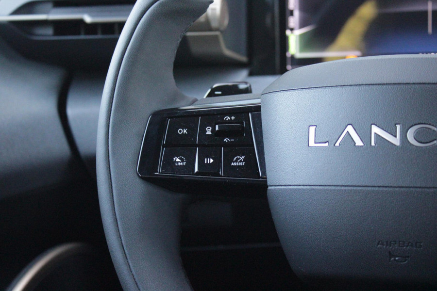 Lancia Ypsilon 1.2 Hybrid 110PK AUTOMAAT LX | CAMERA VOOR + ACHTER | PARKEERSENSOREN VOOR + ACHTER | DRIVE PACK: ADAPTIVE CRUISE CONTROL/DODEHOEK DETECTIE/ELEKTRISCH INKLAPBARE BUITENSPIEGELS/SPROTIEF STUURWIEL | SFEER VERLICHTING | CLIMATE CONTROL | DRAADLOZE APPLE CARPLAY/ANDROID AUTO | DRAADLOZE TELEFOONLADER | 17"  LICHTMETALEN VELGEN "DIAMOND CUT" | WIELKASTEN "GLOSSY BLACK" | PRIVACY GLAS ACHTER | PREMIUM STOELBEKLEDING "GRIGIO ANTRACITE" | KLEUR: "VERDER GIADA" |