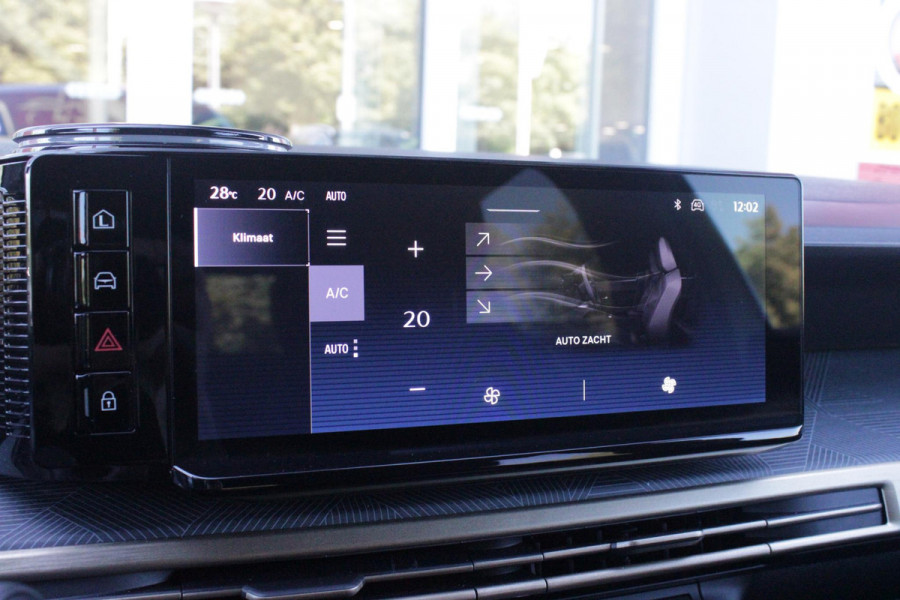 Lancia Ypsilon 1.2 Hybrid 110PK AUTOMAAT LX | CAMERA VOOR + ACHTER | PARKEERSENSOREN VOOR + ACHTER | DRIVE PACK: ADAPTIVE CRUISE CONTROL/DODEHOEK DETECTIE/ELEKTRISCH INKLAPBARE BUITENSPIEGELS/SPROTIEF STUURWIEL | SFEER VERLICHTING | CLIMATE CONTROL | DRAADLOZE APPLE CARPLAY/ANDROID AUTO | DRAADLOZE TELEFOONLADER | 17"  LICHTMETALEN VELGEN "DIAMOND CUT" | WIELKASTEN "GLOSSY BLACK" | PRIVACY GLAS ACHTER | PREMIUM STOELBEKLEDING "GRIGIO ANTRACITE" | KLEUR: "VERDER GIADA" |