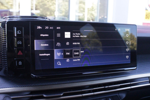 Lancia Ypsilon 1.2 Hybrid 110PK AUTOMAAT LX | CAMERA VOOR + ACHTER | PARKEERSENSOREN VOOR + ACHTER | DRIVE PACK: ADAPTIVE CRUISE CONTROL/DODEHOEK DETECTIE/ELEKTRISCH INKLAPBARE BUITENSPIEGELS/SPROTIEF STUURWIEL | SFEER VERLICHTING | CLIMATE CONTROL | DRAADLOZE APPLE CARPLAY/ANDROID AUTO | DRAADLOZE TELEFOONLADER | 17"  LICHTMETALEN VELGEN "DIAMOND CUT" | WIELKASTEN "GLOSSY BLACK" | PRIVACY GLAS ACHTER | PREMIUM STOELBEKLEDING "GRIGIO ANTRACITE" | KLEUR: "VERDER GIADA" |