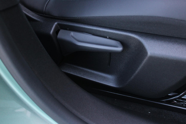 Lancia Ypsilon 1.2 Hybrid 110PK AUTOMAAT LX | CAMERA VOOR + ACHTER | PARKEERSENSOREN VOOR + ACHTER | DRIVE PACK: ADAPTIVE CRUISE CONTROL/DODEHOEK DETECTIE/ELEKTRISCH INKLAPBARE BUITENSPIEGELS/SPROTIEF STUURWIEL | SFEER VERLICHTING | CLIMATE CONTROL | DRAADLOZE APPLE CARPLAY/ANDROID AUTO | DRAADLOZE TELEFOONLADER | 17"  LICHTMETALEN VELGEN "DIAMOND CUT" | WIELKASTEN "GLOSSY BLACK" | PRIVACY GLAS ACHTER | PREMIUM STOELBEKLEDING "GRIGIO ANTRACITE" | KLEUR: "VERDER GIADA" |