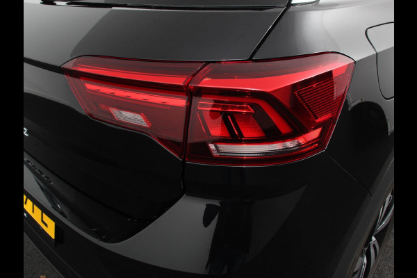 Volkswagen T-Roc 1.5 eTsi R-Line Edition Automaat Navigatie Apple Carplay/Android Auto Camera Parkeersensoren Adaptive Cruise Control Stoelverwarming Virtual Cockpit Elektrische achterklep Getinte ramen Climate Control