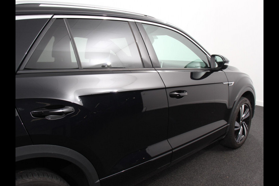 Volkswagen T-Roc 1.5 eTsi R-Line Edition Automaat Navigatie Apple Carplay/Android Auto Camera Parkeersensoren Adaptive Cruise Control Stoelverwarming Virtual Cockpit Elektrische achterklep Getinte ramen Climate Control