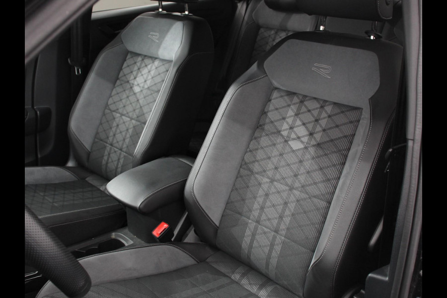 Volkswagen T-Roc 1.5 eTsi R-Line Edition Automaat Navigatie Apple Carplay/Android Auto Camera Parkeersensoren Adaptive Cruise Control Stoelverwarming Virtual Cockpit Elektrische achterklep Getinte ramen Climate Control
