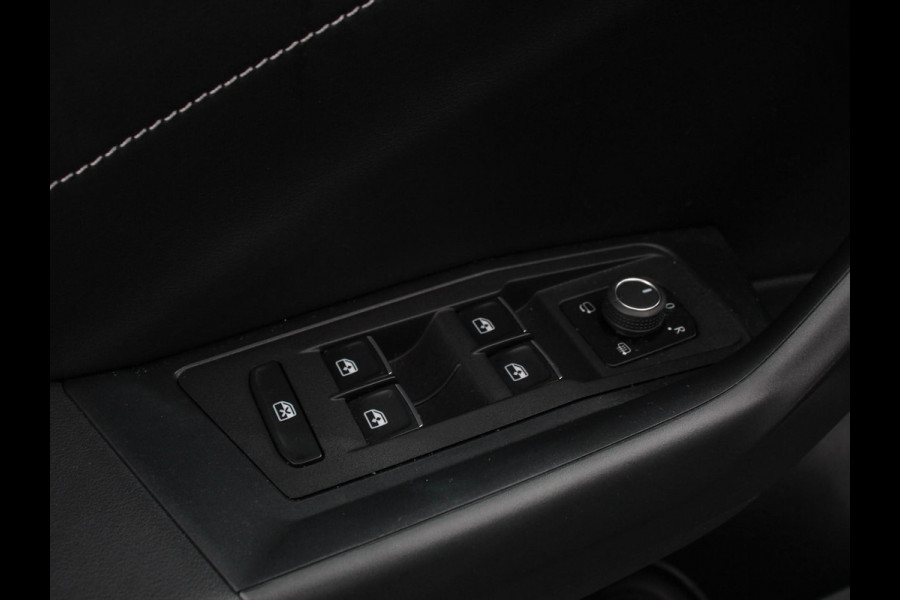 Volkswagen T-Roc 1.5 eTsi R-Line Edition Automaat Navigatie Apple Carplay/Android Auto Camera Parkeersensoren Adaptive Cruise Control Stoelverwarming Virtual Cockpit Elektrische achterklep Getinte ramen Climate Control