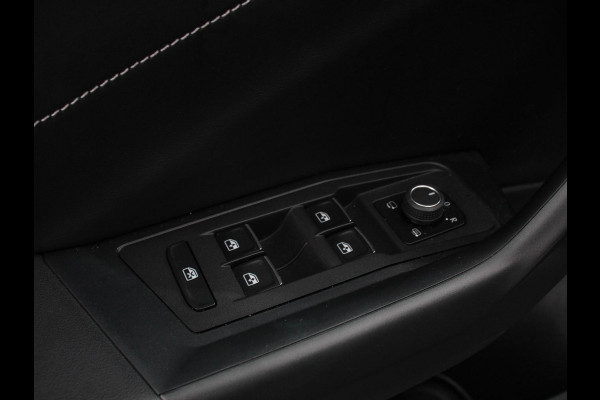Volkswagen T-Roc 1.5 eTsi R-Line Edition Automaat Navigatie Apple Carplay/Android Auto Camera Parkeersensoren Adaptive Cruise Control Stoelverwarming Virtual Cockpit Elektrische achterklep Getinte ramen Climate Control
