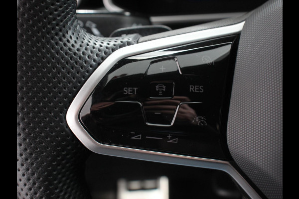 Volkswagen T-Roc 1.5 eTsi R-Line Edition Automaat Navigatie Apple Carplay/Android Auto Camera Parkeersensoren Adaptive Cruise Control Stoelverwarming Virtual Cockpit Elektrische achterklep Getinte ramen Climate Control