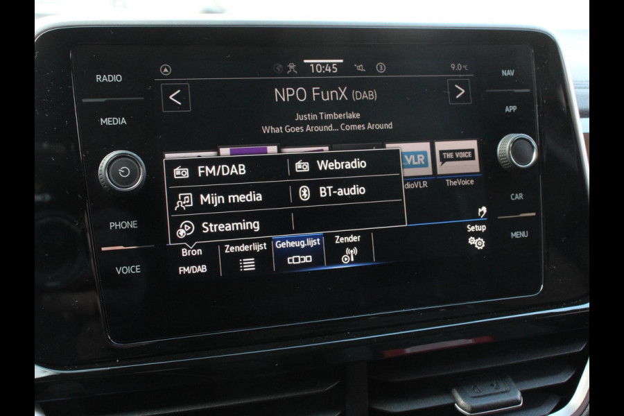 Volkswagen T-Roc 1.5 eTsi R-Line Edition Automaat Navigatie Apple Carplay/Android Auto Camera Parkeersensoren Adaptive Cruise Control Stoelverwarming Virtual Cockpit Elektrische achterklep Getinte ramen Climate Control