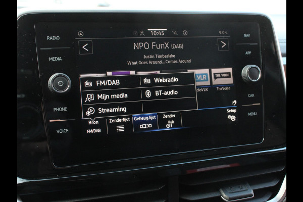 Volkswagen T-Roc 1.5 eTsi R-Line Edition Automaat Navigatie Apple Carplay/Android Auto Camera Parkeersensoren Adaptive Cruise Control Stoelverwarming Virtual Cockpit Elektrische achterklep Getinte ramen Climate Control