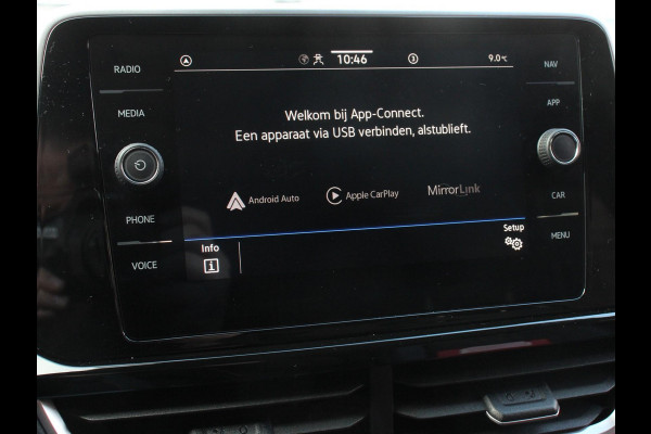 Volkswagen T-Roc 1.5 eTsi R-Line Edition Automaat Navigatie Apple Carplay/Android Auto Camera Parkeersensoren Adaptive Cruise Control Stoelverwarming Virtual Cockpit Elektrische achterklep Getinte ramen Climate Control