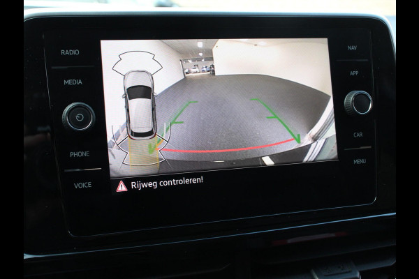 Volkswagen T-Roc 1.5 eTsi R-Line Edition Automaat Navigatie Apple Carplay/Android Auto Camera Parkeersensoren Adaptive Cruise Control Stoelverwarming Virtual Cockpit Elektrische achterklep Getinte ramen Climate Control
