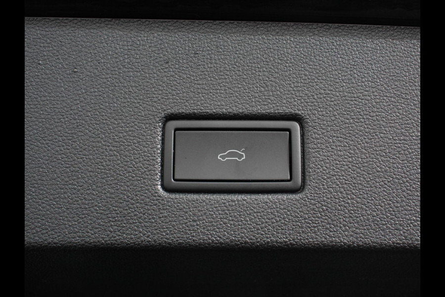 Volkswagen T-Roc 1.5 eTsi R-Line Edition Automaat Navigatie Apple Carplay/Android Auto Camera Parkeersensoren Adaptive Cruise Control Stoelverwarming Virtual Cockpit Elektrische achterklep Getinte ramen Climate Control