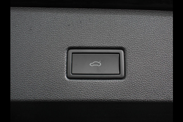 Volkswagen T-Roc 1.5 eTsi R-Line Edition Automaat Navigatie Apple Carplay/Android Auto Camera Parkeersensoren Adaptive Cruise Control Stoelverwarming Virtual Cockpit Elektrische achterklep Getinte ramen Climate Control