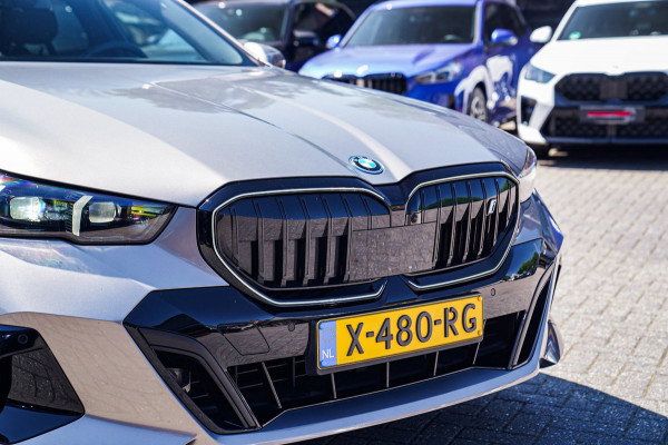 BMW i5 EDrive40 84 kWh | Bowers & Wilkins | Head Up Display | Stoelverkoeling | 360 Camera | AR Camera | Elektrisch trekhaak