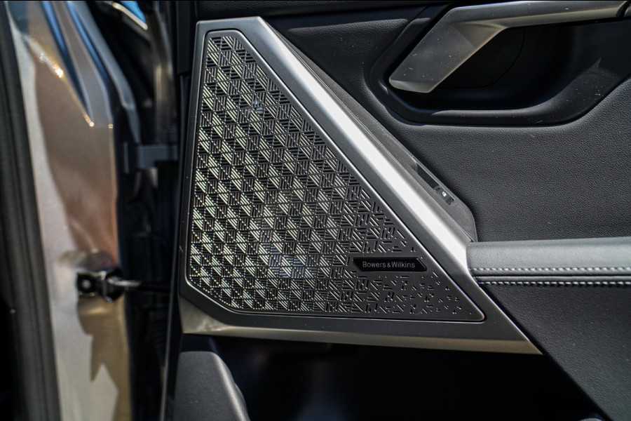 BMW i5 EDrive40 84 kWh | Bowers & Wilkins | Head Up Display | Stoelverkoeling | 360 Camera | AR Camera | Elektrisch trekhaak