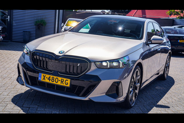 BMW i5 EDrive40 84 kWh | Bowers & Wilkins | Head Up Display | Stoelverkoeling | 360 Camera | AR Camera | Elektrisch trekhaak