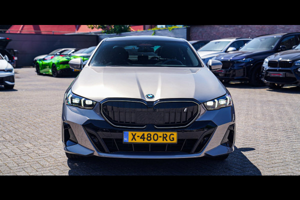 BMW i5 EDrive40 84 kWh | Bowers & Wilkins | Head Up Display | Stoelverkoeling | 360 Camera | AR Camera | Elektrisch trekhaak