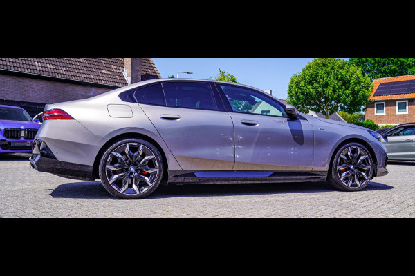 BMW i5 EDrive40 84 kWh | Bowers & Wilkins | Head Up Display | Stoelverkoeling | 360 Camera | AR Camera | Elektrisch trekhaak