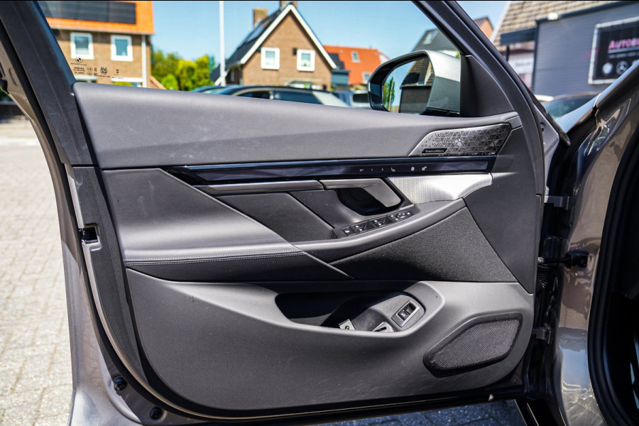 BMW i5 EDrive40 84 kWh | Bowers & Wilkins | Head Up Display | Stoelverkoeling | 360 Camera | AR Camera | Elektrisch trekhaak