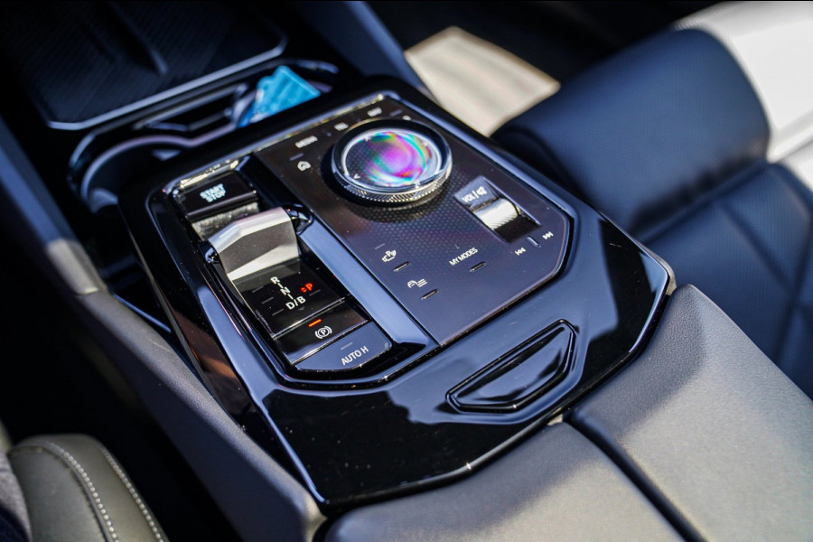 BMW i5 EDrive40 84 kWh | Bowers & Wilkins | Head Up Display | Stoelverkoeling | 360 Camera | AR Camera | Elektrisch trekhaak