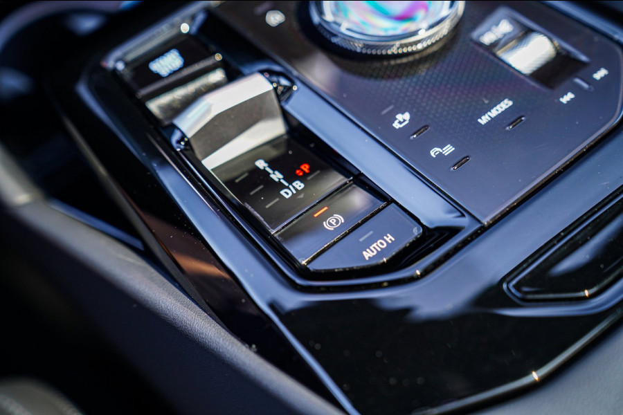 BMW i5 EDrive40 84 kWh | Bowers & Wilkins | Head Up Display | Stoelverkoeling | 360 Camera | AR Camera | Elektrisch trekhaak